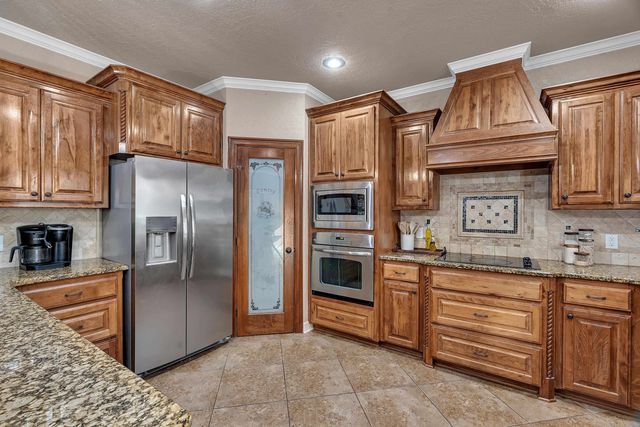 265 Towering Oaks Lane, Longview, TX 75602