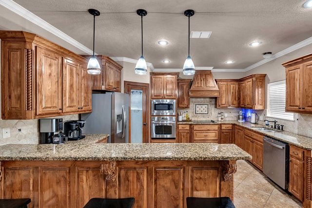 265 Towering Oaks Lane, Longview, TX 75602