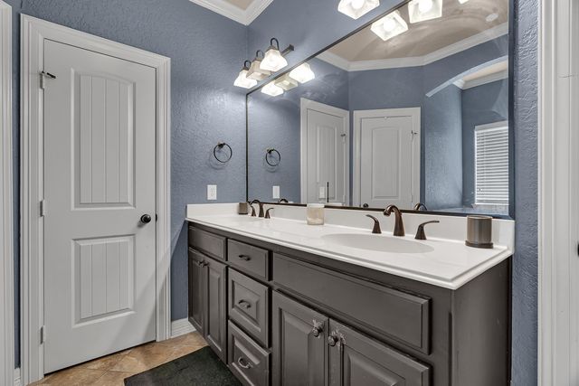 265 Towering Oaks Lane, Longview, TX 75602