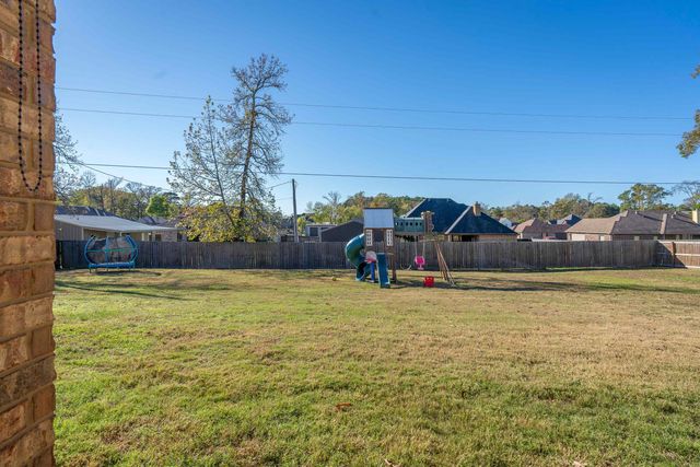 265 Towering Oaks Lane, Longview, TX 75602