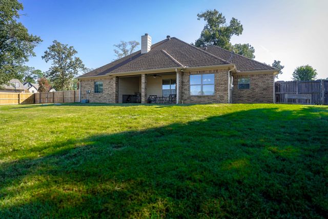 265 Towering Oaks Lane, Longview, TX 75602