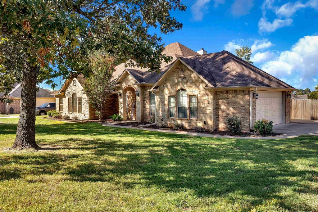 265 Towering Oaks Lane, Longview, TX 75602