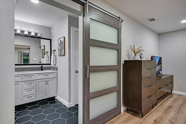 1006 Hollybluff ST, Austin, TX 78753