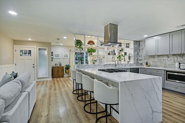 1006 Hollybluff ST, Austin, TX 78753
