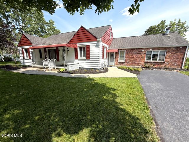 210 School Street, Luckey, OH 43443