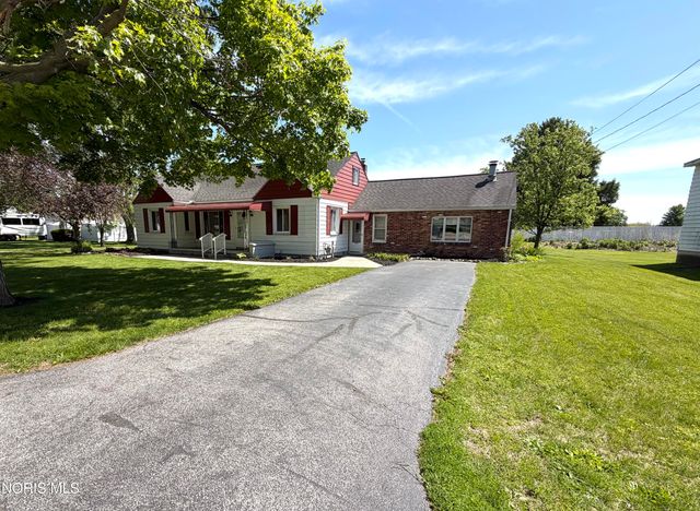 210 School Street, Luckey, OH 43443