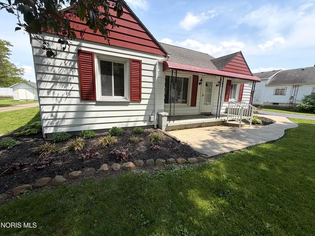 210 School Street, Luckey, OH 43443