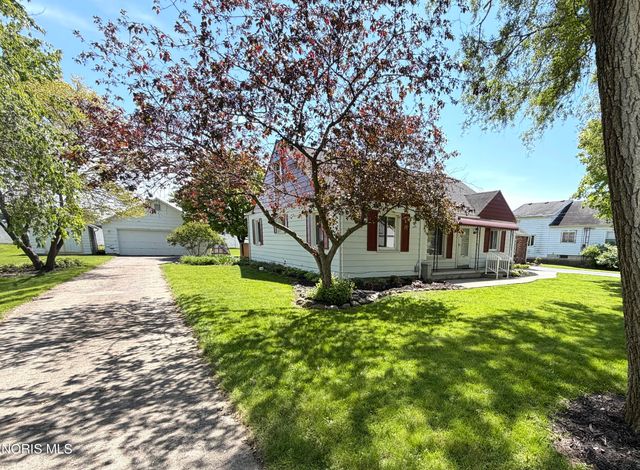 210 School Street, Luckey, OH 43443