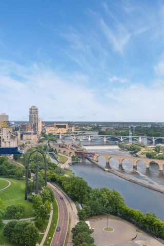 1111 W River Parkway 21B, Minneapolis, MN 55415