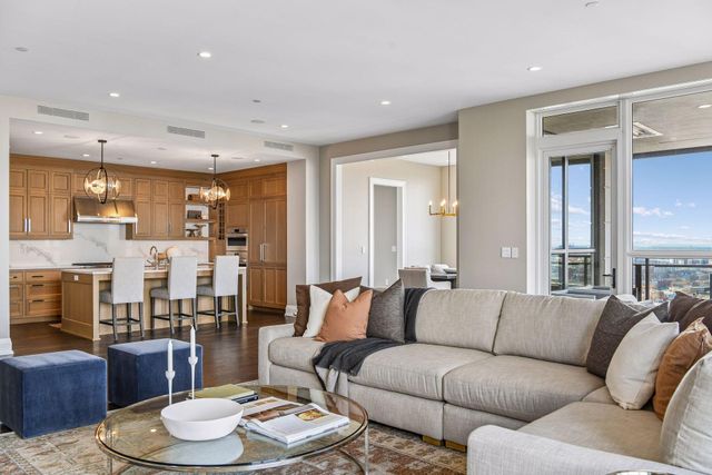 1111 W River Parkway 21B, Minneapolis, MN 55415