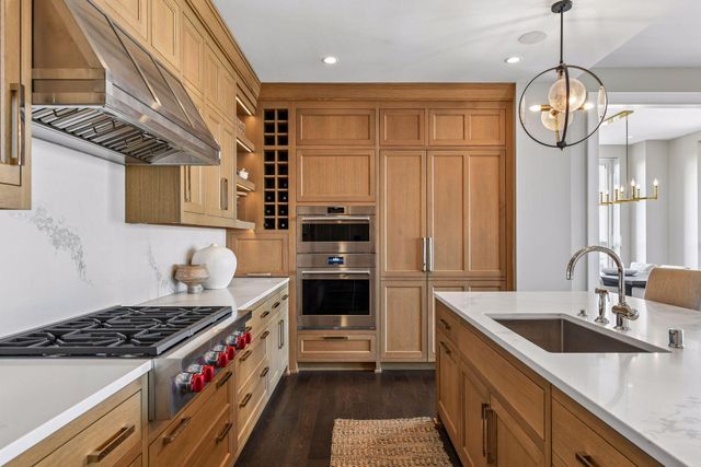 1111 W River Parkway 21B, Minneapolis, MN 55415
