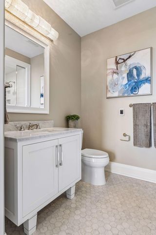 1111 W River Parkway 21B, Minneapolis, MN 55415