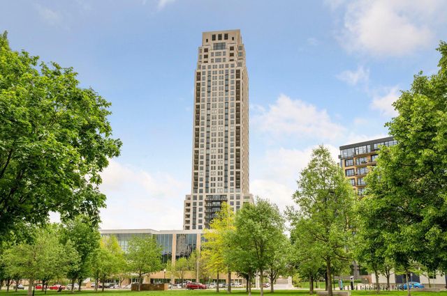 1111 W River Parkway 21B, Minneapolis, MN 55415