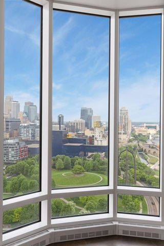 1111 W River Parkway 21B, Minneapolis, MN 55415