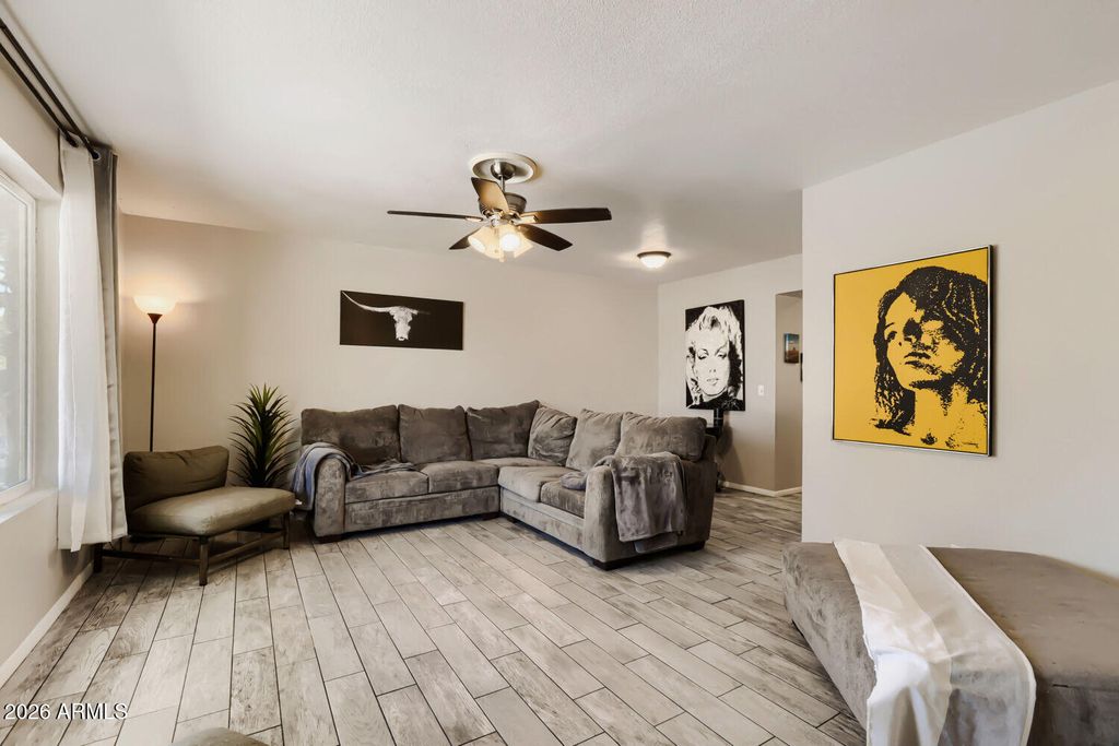 Image 10 of property listing at 95 W SAN REMO Street, Gilbert, AZ 85233