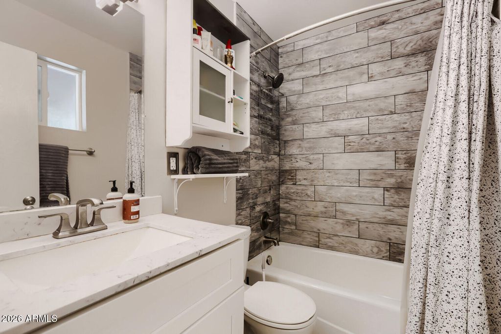 Image 13 of property listing at 95 W SAN REMO Street, Gilbert, AZ 85233
