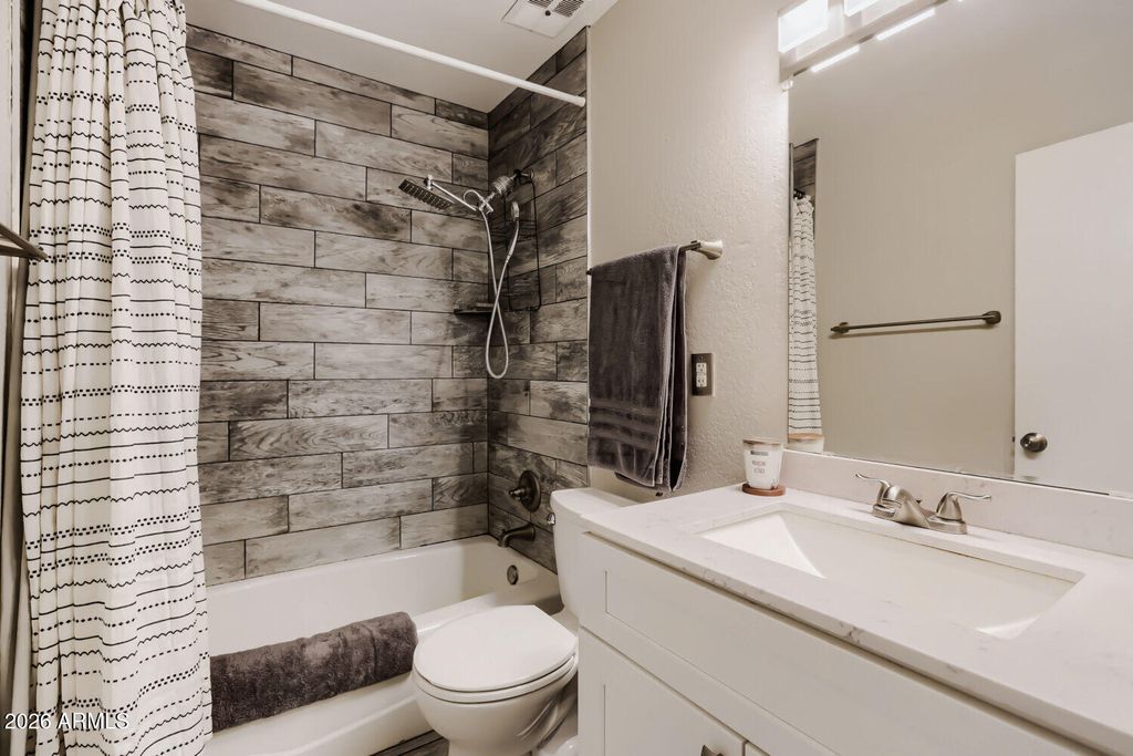 Image 16 of property listing at 95 W SAN REMO Street, Gilbert, AZ 85233