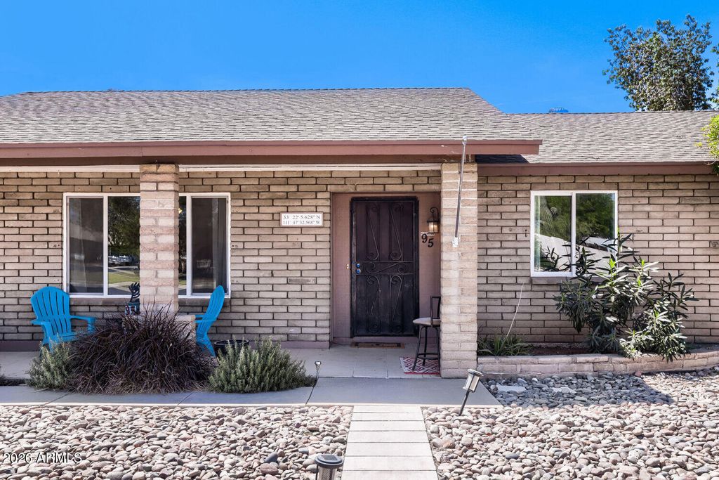 Image 2 of property listing at 95 W SAN REMO Street, Gilbert, AZ 85233