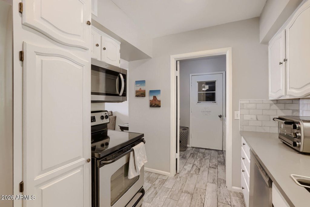 Image 3 of property listing at 95 W SAN REMO Street, Gilbert, AZ 85233