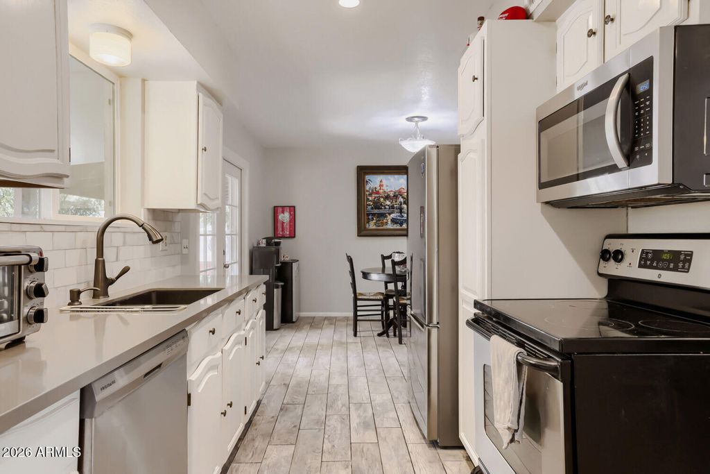 Image 5 of property listing at 95 W SAN REMO Street, Gilbert, AZ 85233