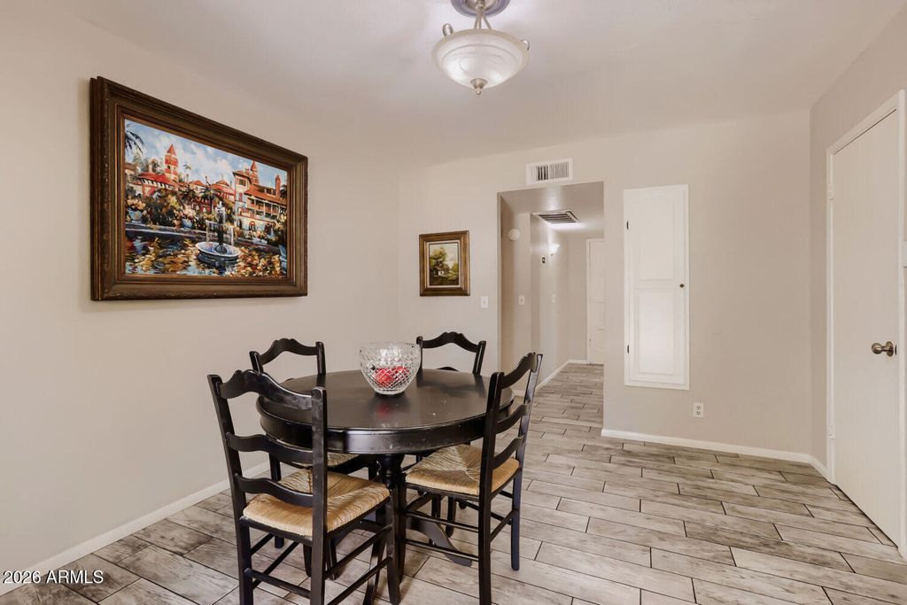 Image 6 of property listing at 95 W SAN REMO Street, Gilbert, AZ 85233