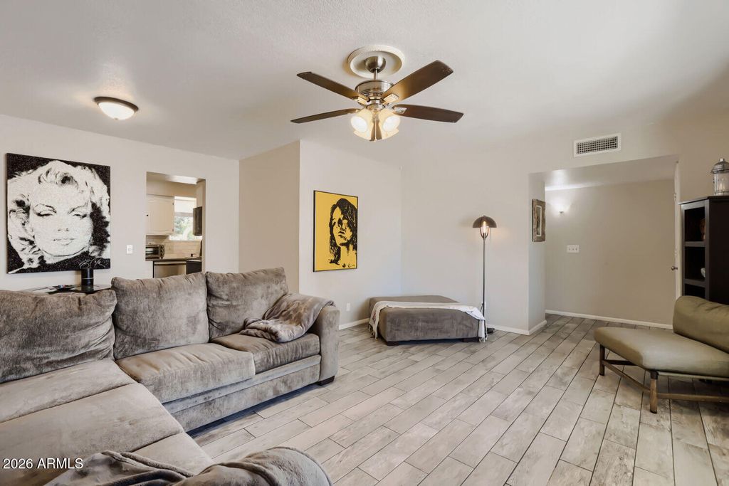 Image 9 of property listing at 95 W SAN REMO Street, Gilbert, AZ 85233