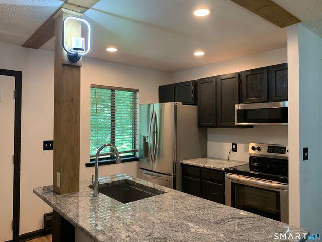 11 King Arthur Drive 5A, East Lyme, CT 06357