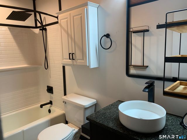 11 King Arthur Drive 5A, East Lyme, CT 06357