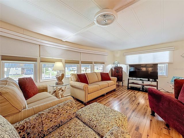 32 WILLIAM PENN WAY 1, Palm Harbor, FL 34684