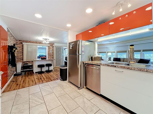 32 WILLIAM PENN WAY 1, Palm Harbor, FL 34684