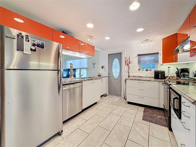 32 WILLIAM PENN WAY 1, Palm Harbor, FL 34684