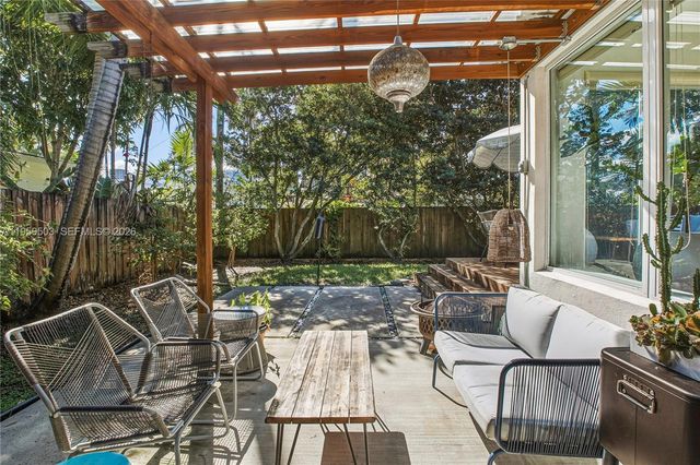 1106 NE 86th St, Miami, FL 33138