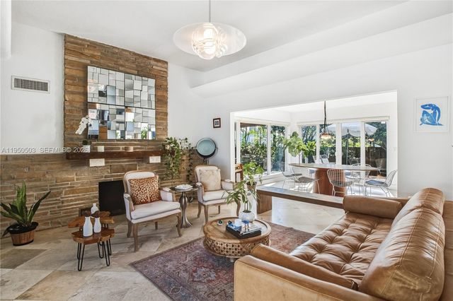 1106 NE 86th St, Miami, FL 33138