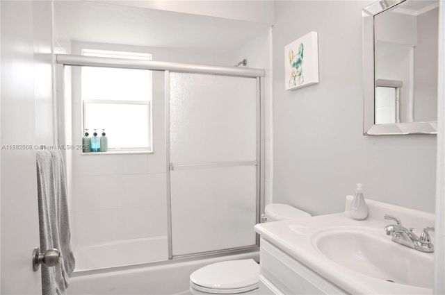 722 SE Thanksgiving Ave, Port St. Lucie, FL 34984