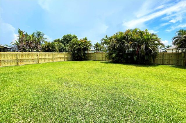 722 SE Thanksgiving Ave, Port St. Lucie, FL 34984