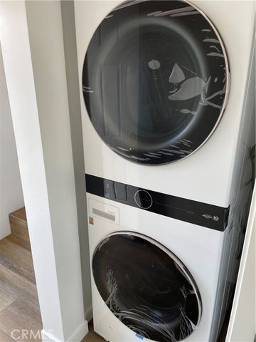 24308 Victory Boulevard, Woodland Hills (los Angeles), CA 91367