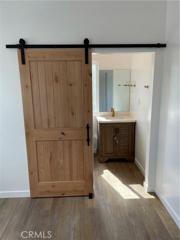 24308 Victory Boulevard, Woodland Hills (los Angeles), CA 91367