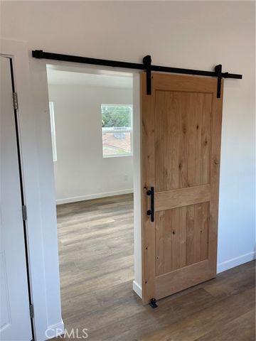 24308 Victory Boulevard, Woodland Hills (los Angeles), CA 91367