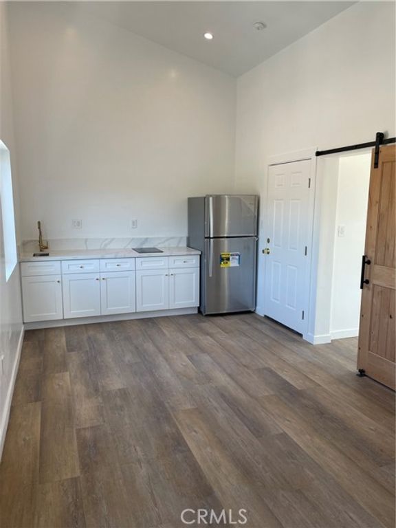 24308 Victory Boulevard, Woodland Hills (los Angeles), CA 91367