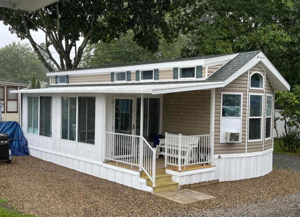9 Bourne Avenue B6, Wells, ME 04090 — photo 2
