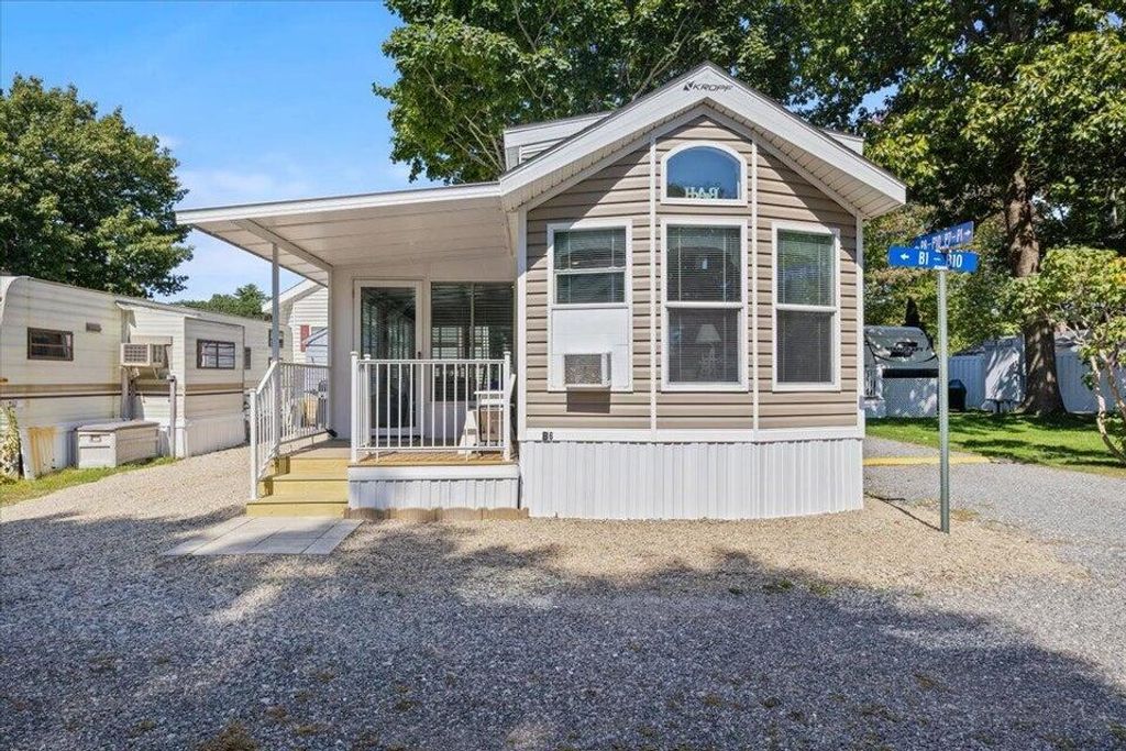 9 Bourne Avenue B6, Wells, ME 04090 — photo 3