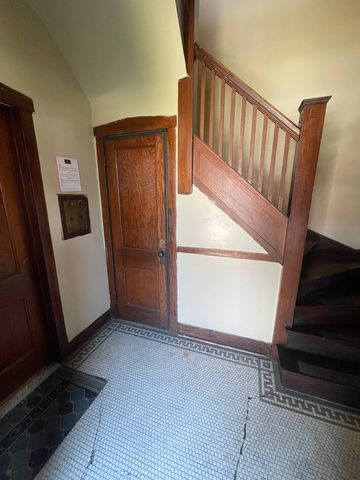 3815 W Diversey Avenue, Chicago, IL 60647