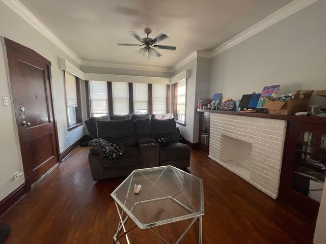 3815 W Diversey Avenue, Chicago, IL 60647