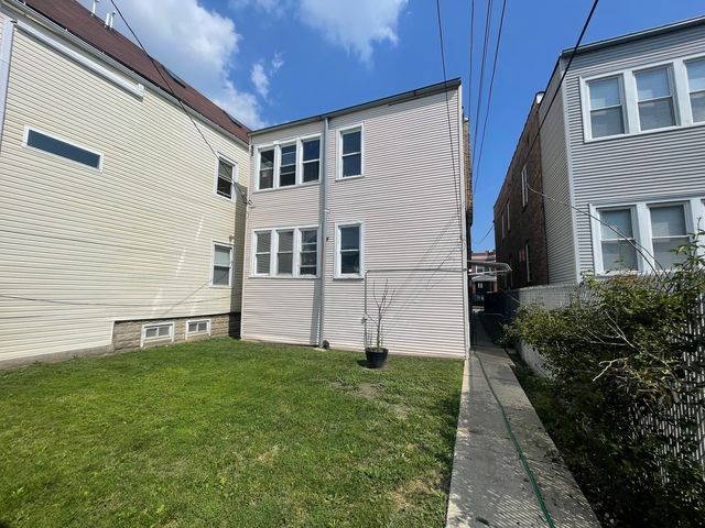 3815 W Diversey Avenue, Chicago, IL 60647