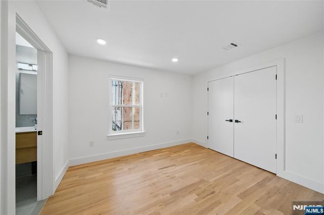 11 W Railroad Avenue 2, Tenafly, NJ 07670