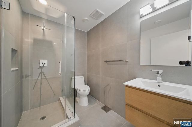 11 W Railroad Avenue 2, Tenafly, NJ 07670
