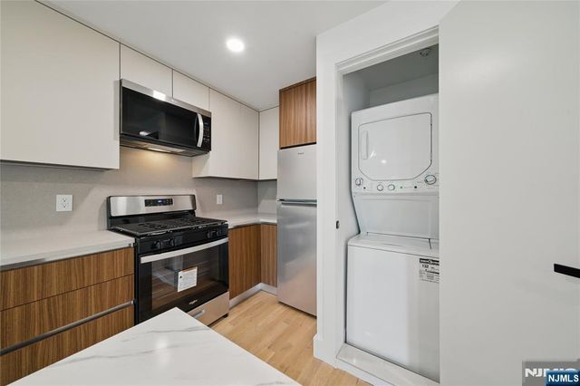 11 W Railroad Avenue 2, Tenafly, NJ 07670