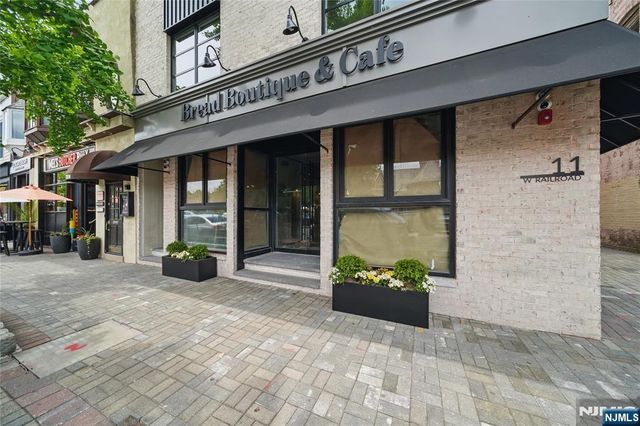 11 W Railroad Avenue 2, Tenafly, NJ 07670