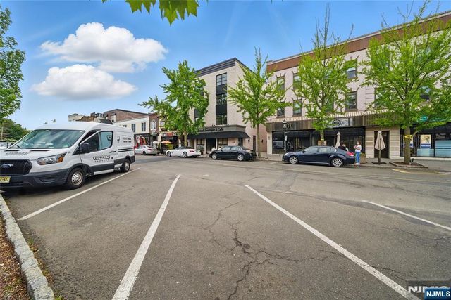 11 W Railroad Avenue 2, Tenafly, NJ 07670