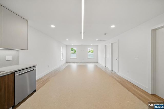 11 W Railroad Avenue 2, Tenafly, NJ 07670